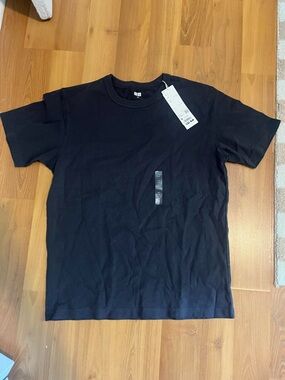 UNIQLO Men's Charcoal Crew Neck T-Shirt